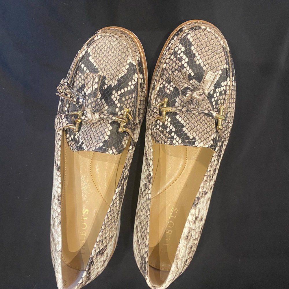 Talbot’s Leather Snakeskin Shoes 6.5 Wide Women's Flat Loafers